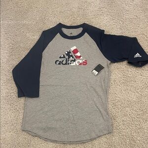 Adidas Men's Grey and Blue Baseball Style T Shirt with Adidas USA 🇺🇸 Flag Logo